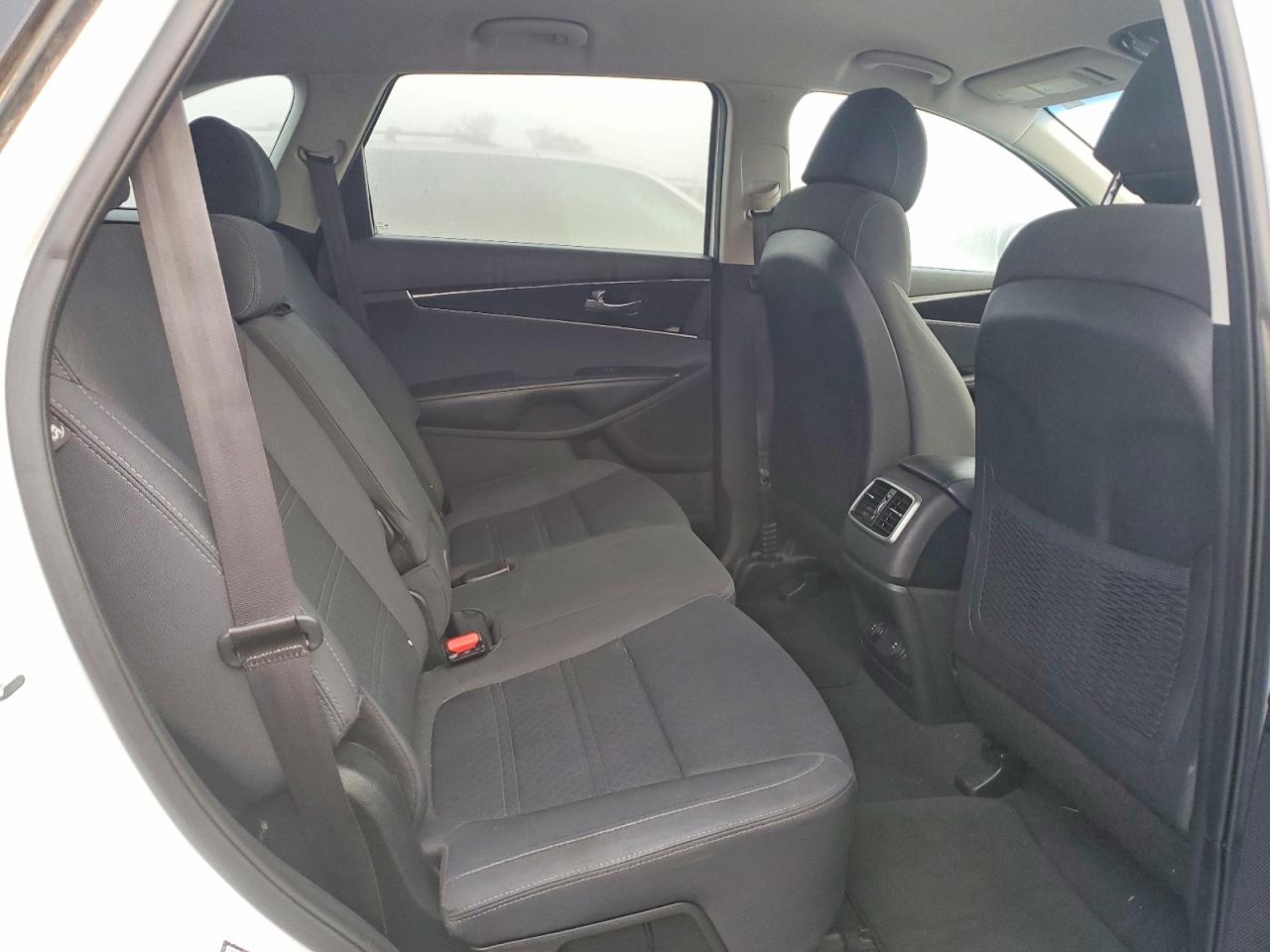 2017 KIA SORENTO LX photo 11