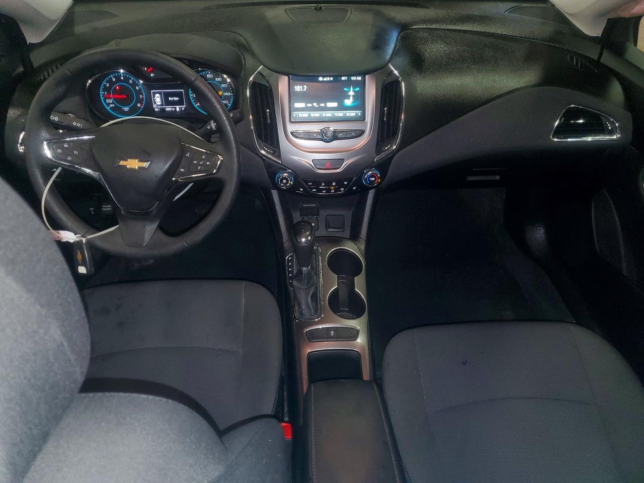 2017 CHEVROLET CRUZE LT photo 8