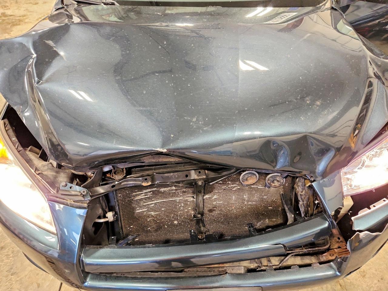 2011 TOYOTA RAV4 photo 11