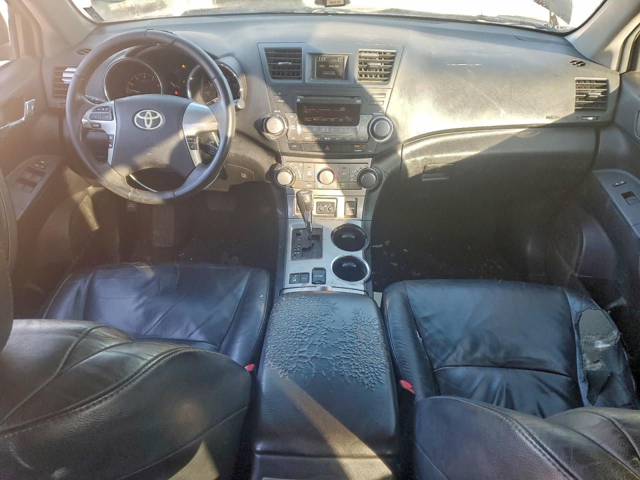 2012 TOYOTA HIGHLANDER BASE photo 8