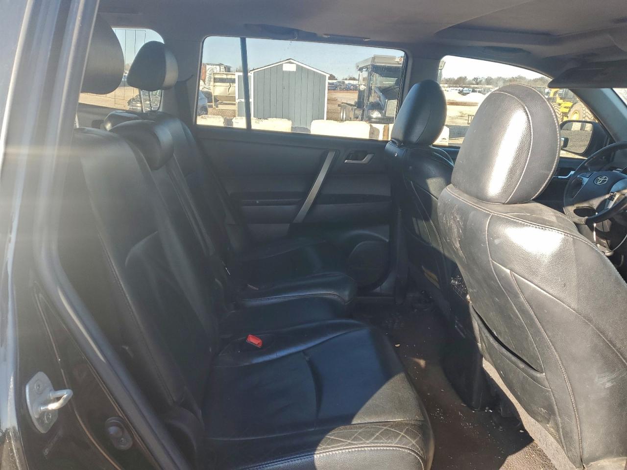 2012 TOYOTA HIGHLANDER BASE photo 11