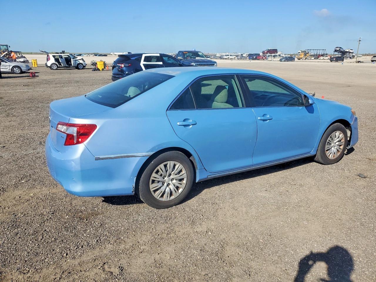 2014 TOYOTA CAMRY L photo 3