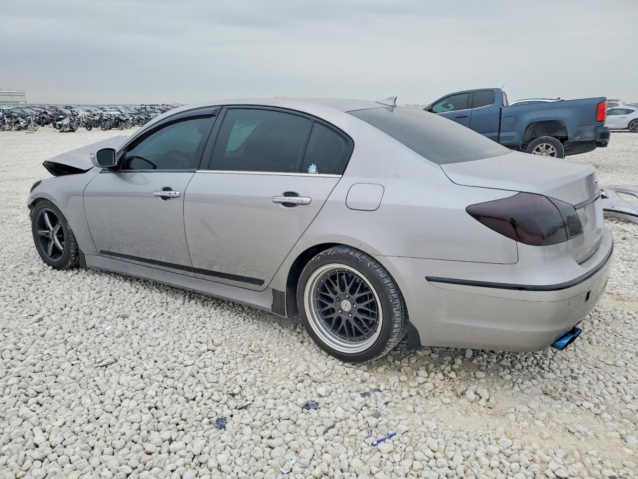 2013 HYUNDAI GENESIS 3.8L photo 2