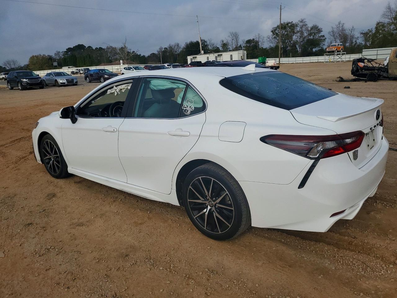 2021 TOYOTA CAMRY SE photo 2