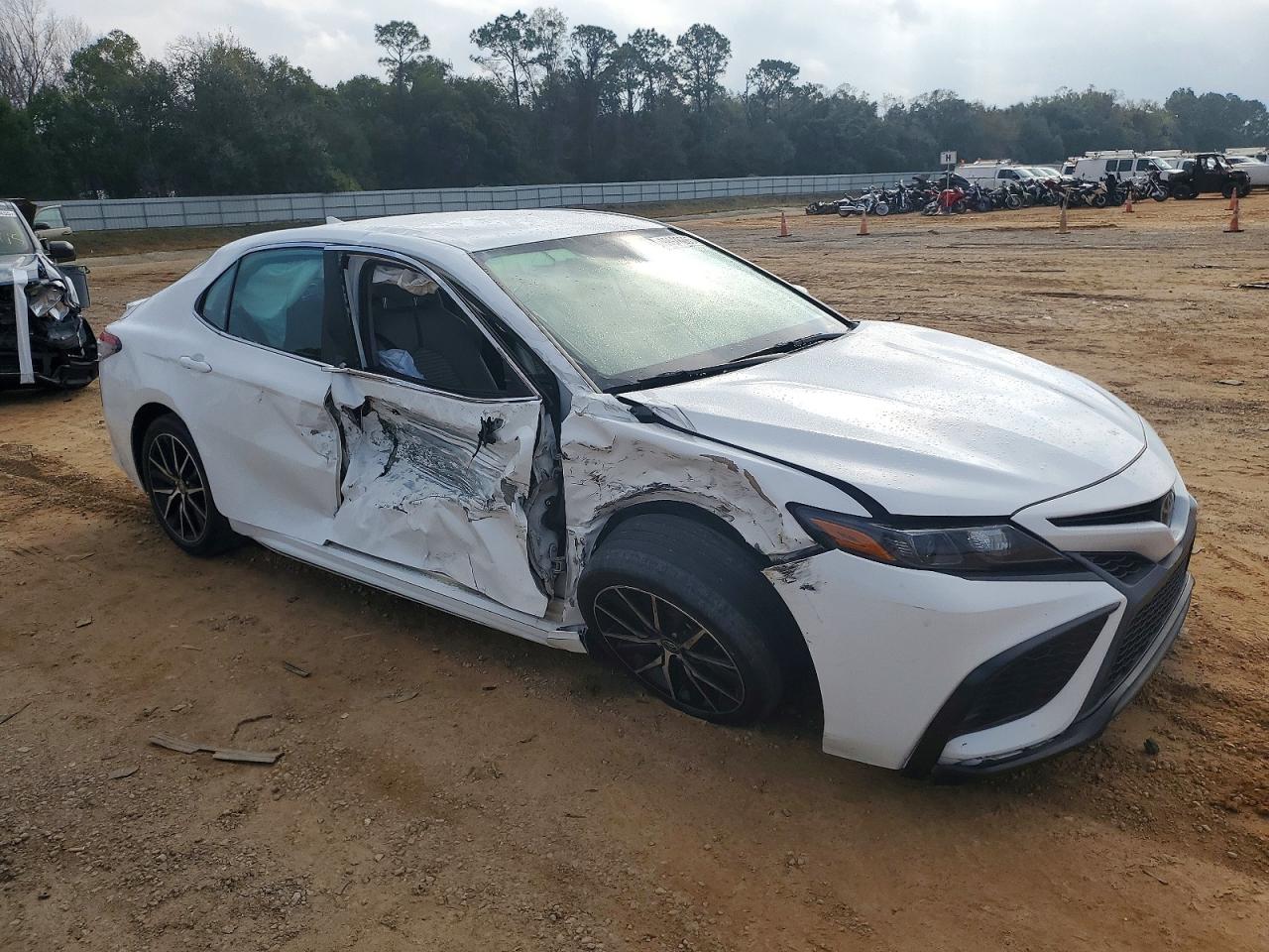 2021 TOYOTA CAMRY SE photo 4
