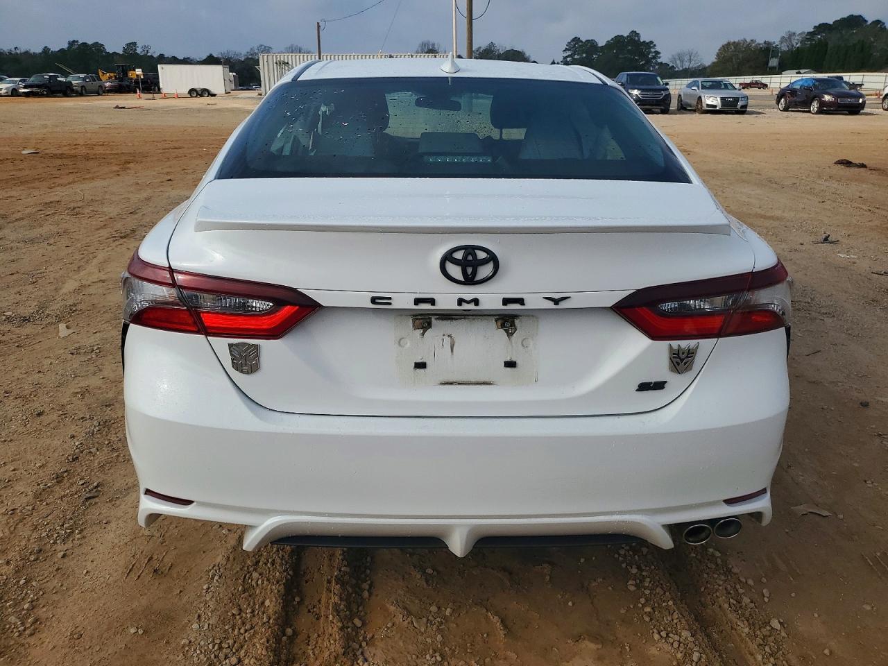 2021 TOYOTA CAMRY SE photo 6
