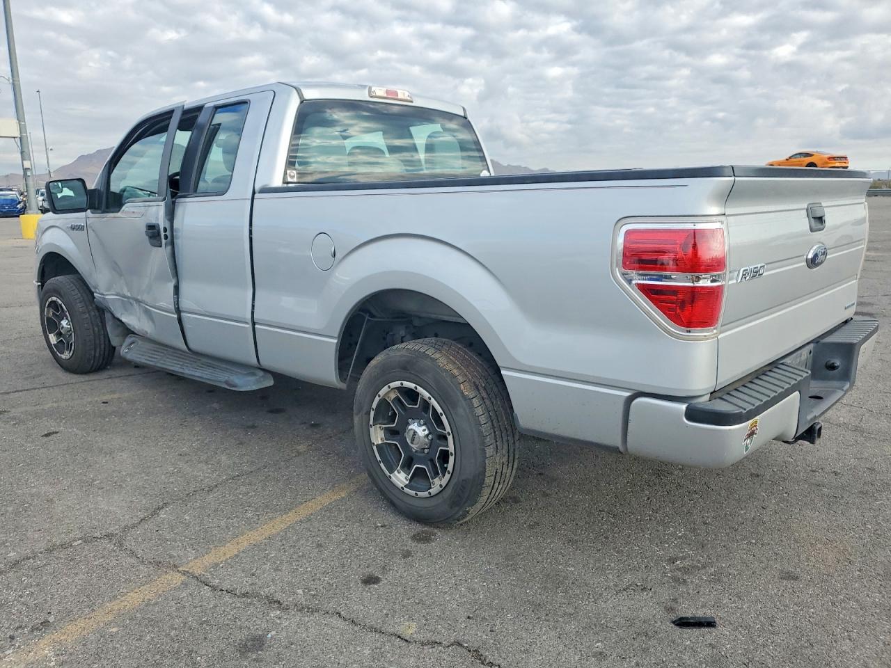 2013 FORD F150 SUPER CAB photo 2