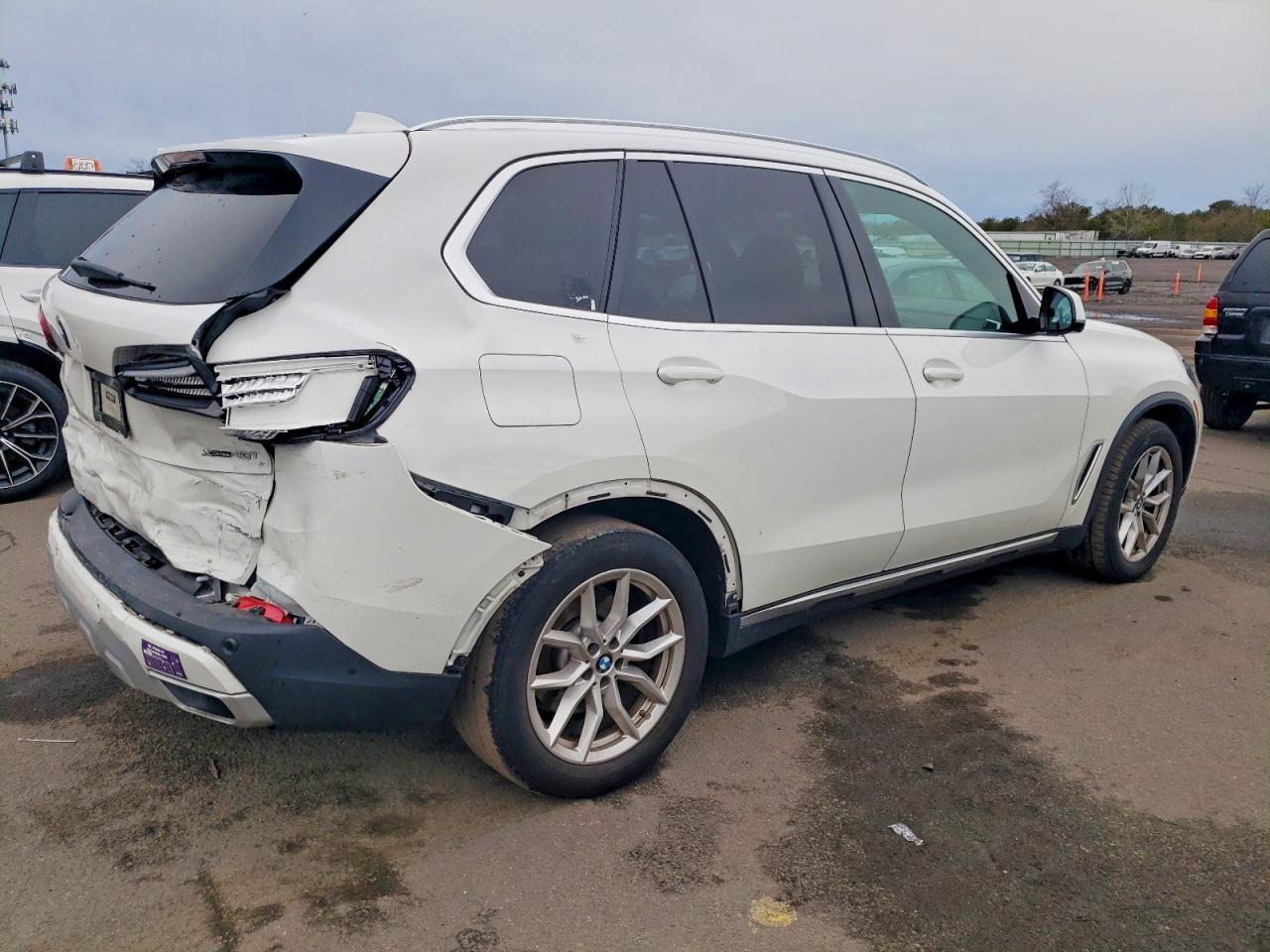 2022 BMW X5 XDRIVE40I photo 3