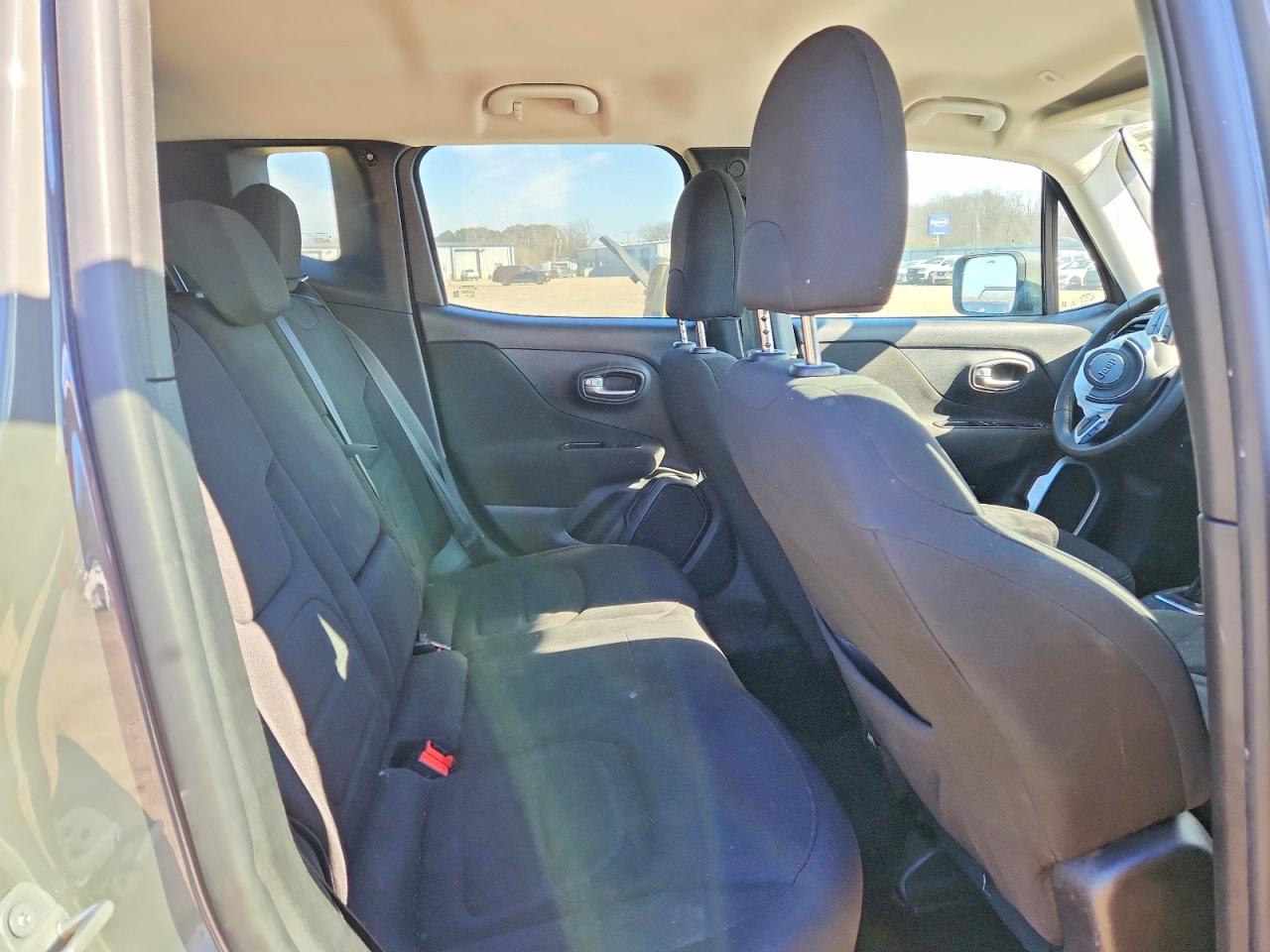 2020 JEEP RENEGADE LATITUDE photo 11