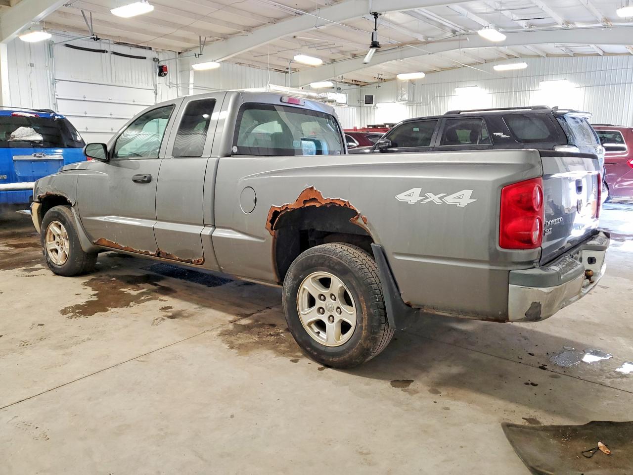 2005 DODGE DAKOTA SLT photo 2