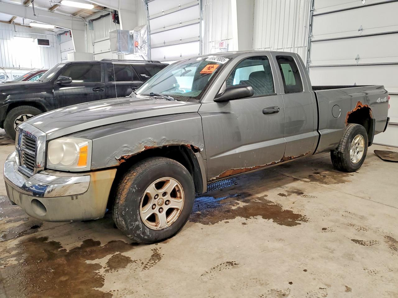 2005 DODGE DAKOTA