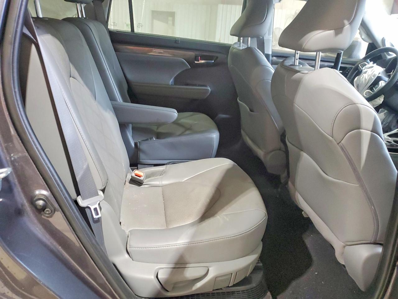 2022 TOYOTA HIGHLANDER HYBRID PLATINUM photo 10
