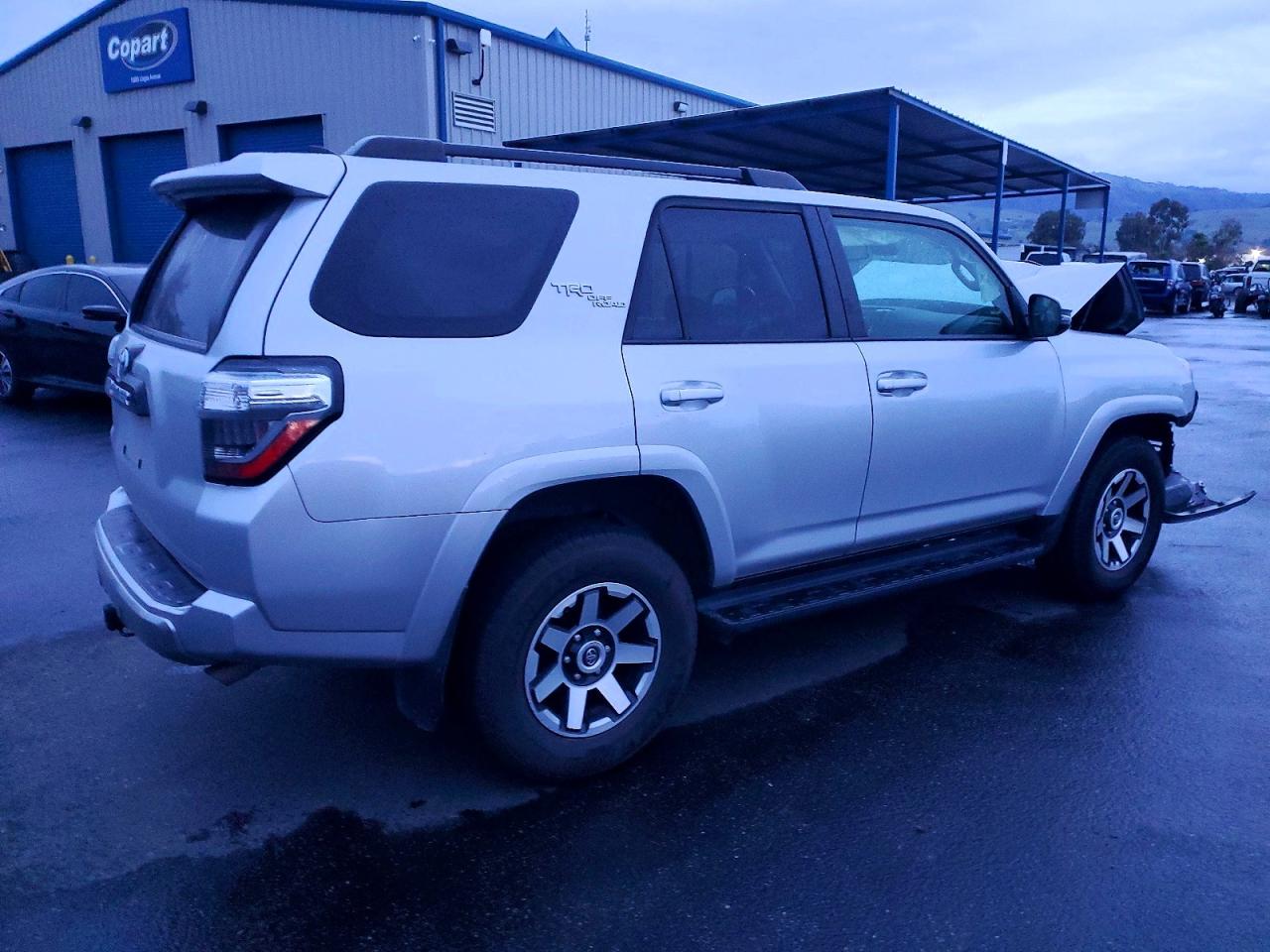 2022 TOYOTA 4RUNNER SR5 PREMIUM photo 3
