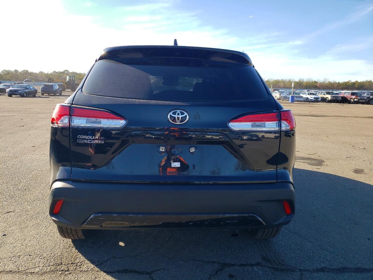 2023 TOYOTA COROLLA CROSS L photo 6