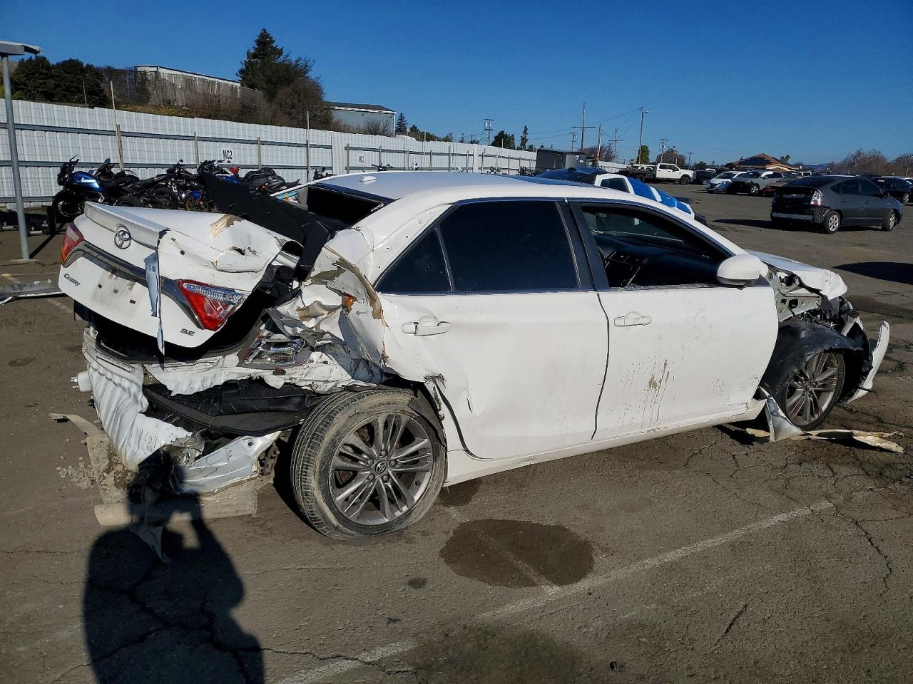 2017 TOYOTA CAMRY LE photo 3
