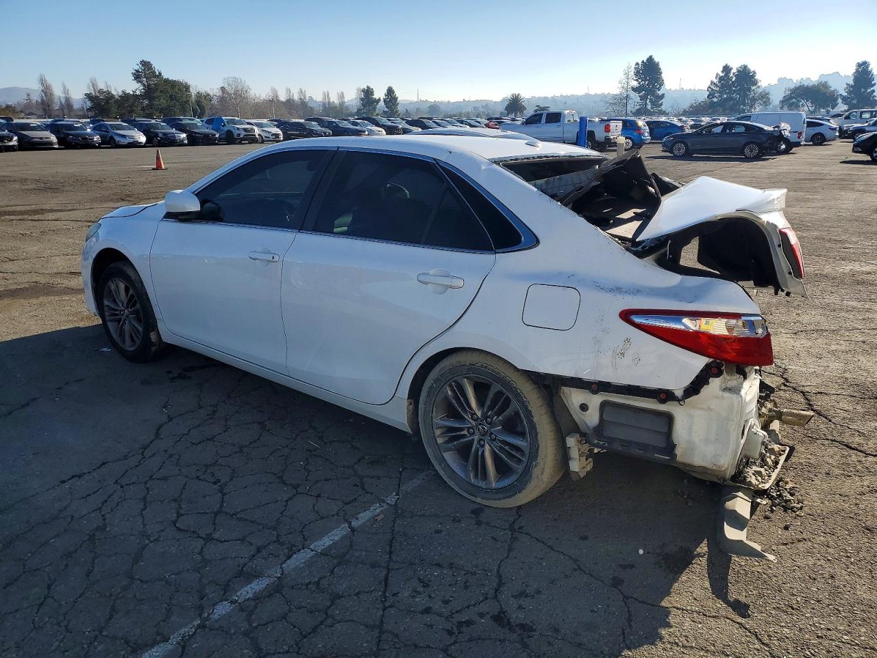 2017 TOYOTA CAMRY LE photo 2