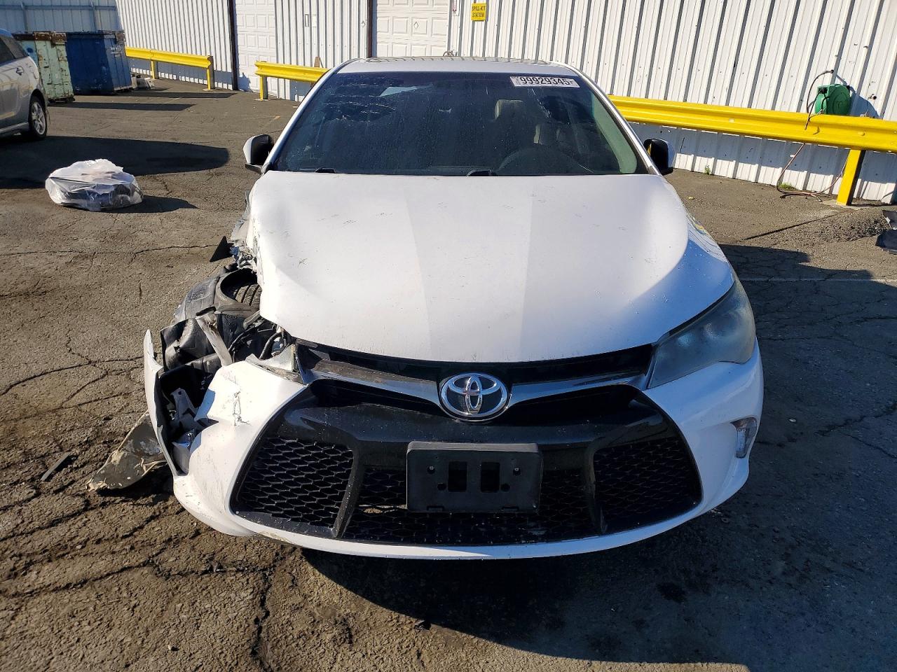 2017 TOYOTA CAMRY LE photo 5