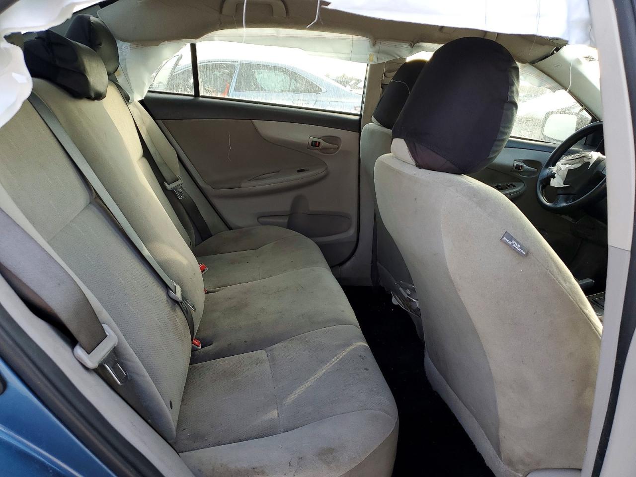 2013 TOYOTA COROLLA BASE photo 19