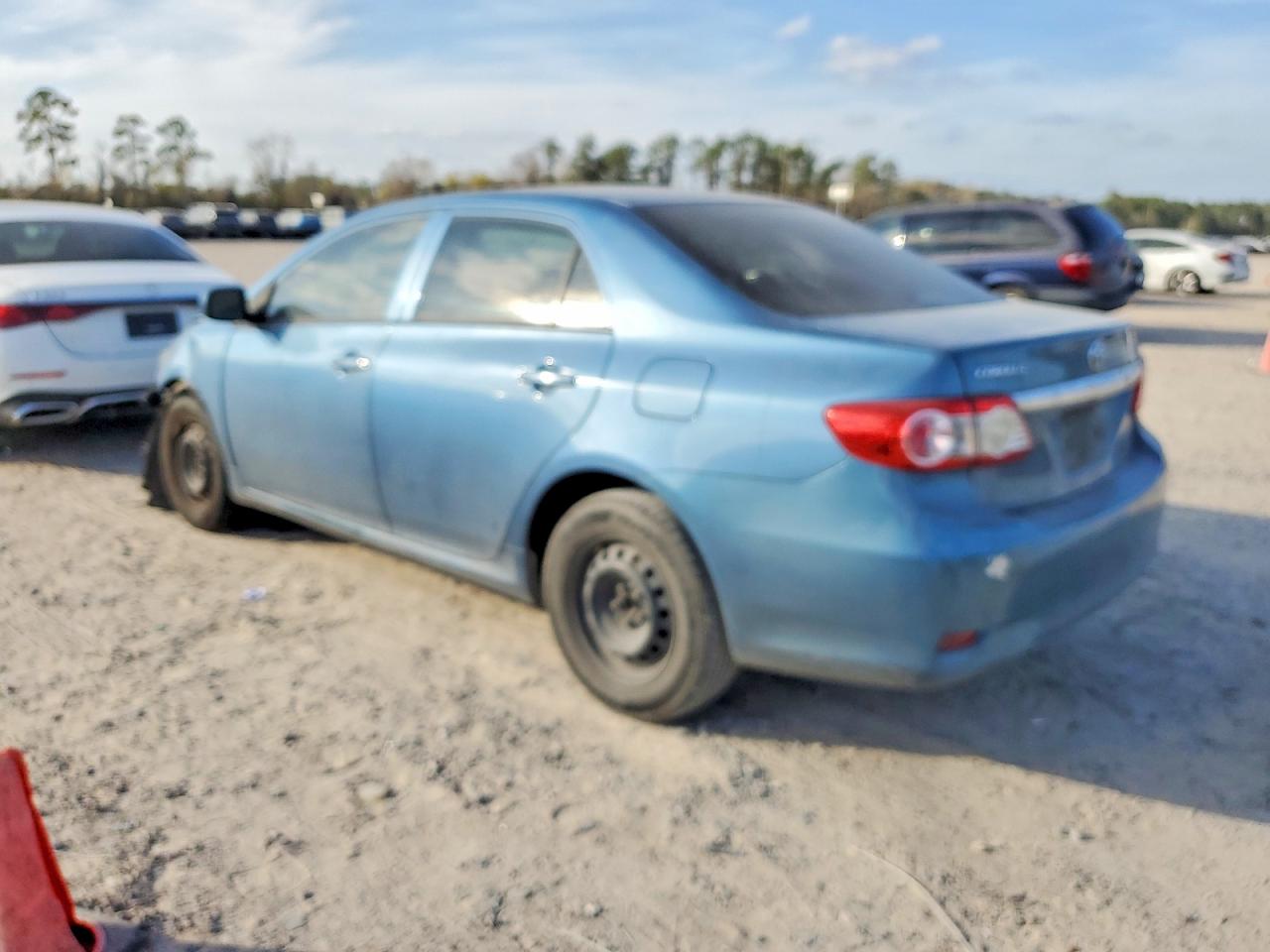 2013 TOYOTA COROLLA BASE photo 3