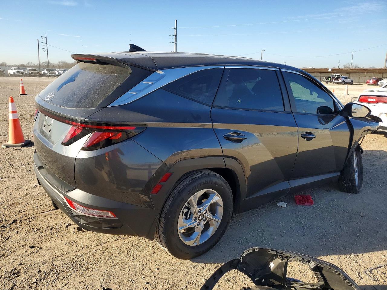2023 HYUNDAI TUCSON SE photo 3