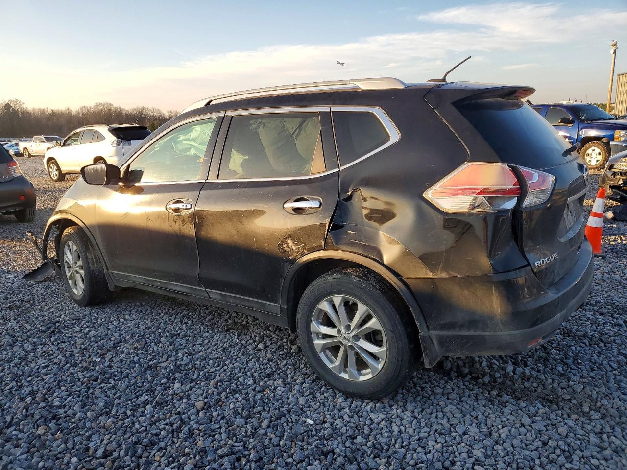 2016 NISSAN ROGUE S photo 2