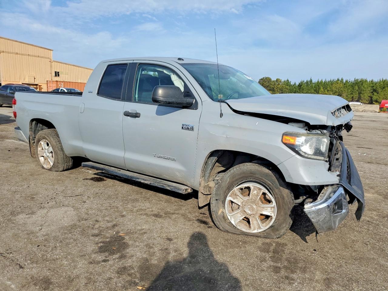 2018 TOYOTA TUNDRA DOUBLE CAB SR photo 4
