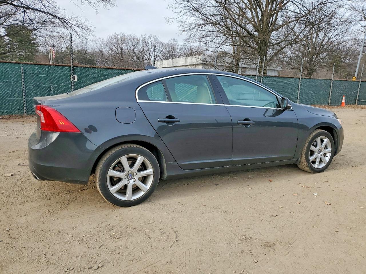 2016 VOLVO S60 PREMIER photo 3