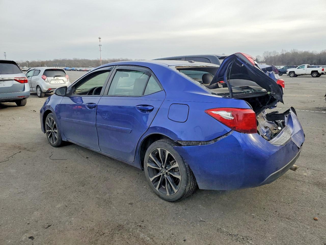 2017 TOYOTA COROLLA L photo 2
