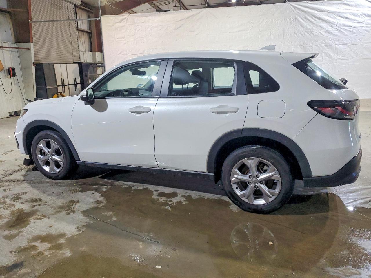 2024 HONDA HR-V LX photo 2