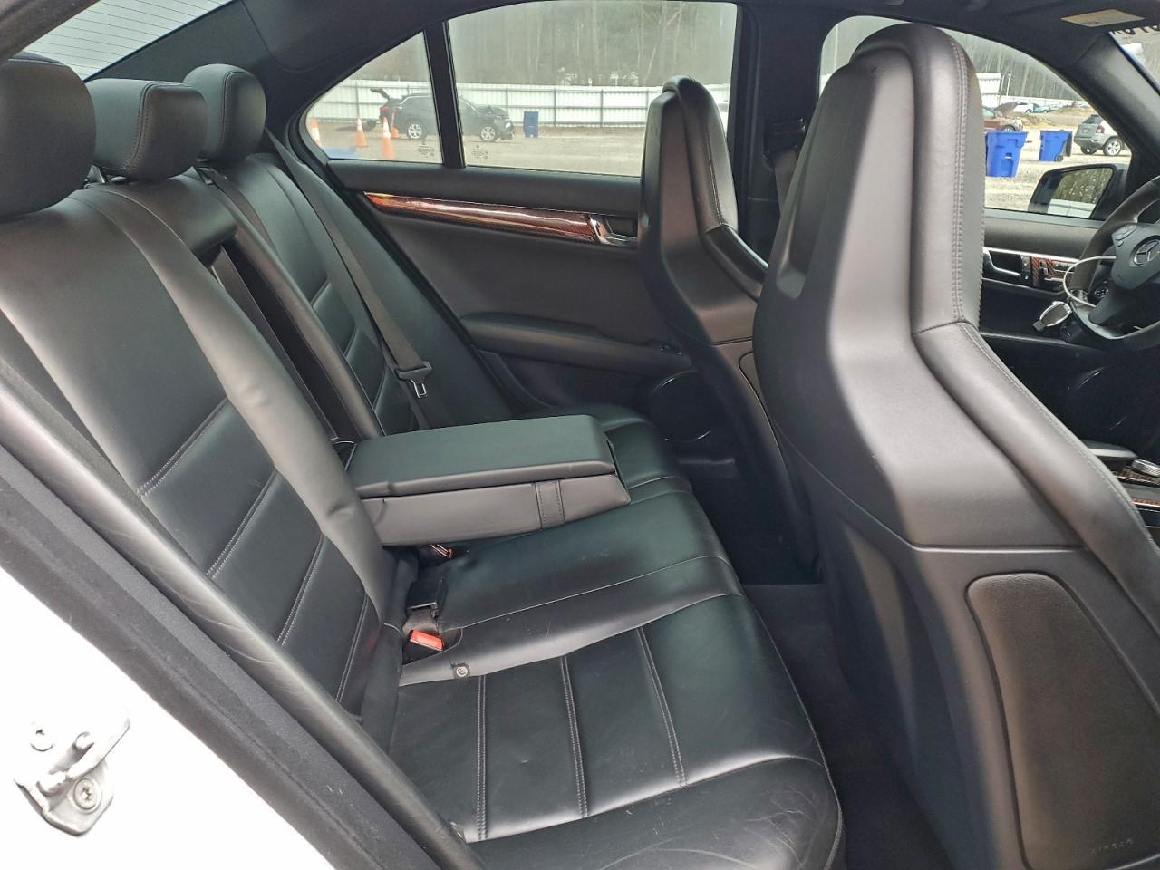 2010 MERCEDES-BENZ C 63 AMG photo 10