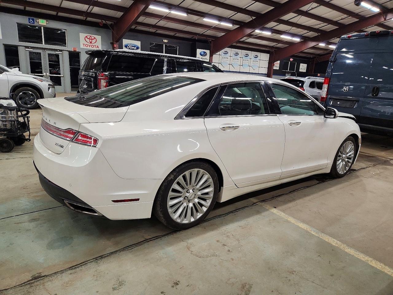 2016 LINCOLN MKZ photo 3