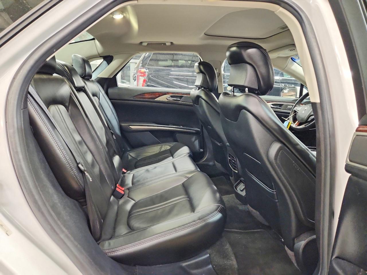 2016 LINCOLN MKZ photo 10