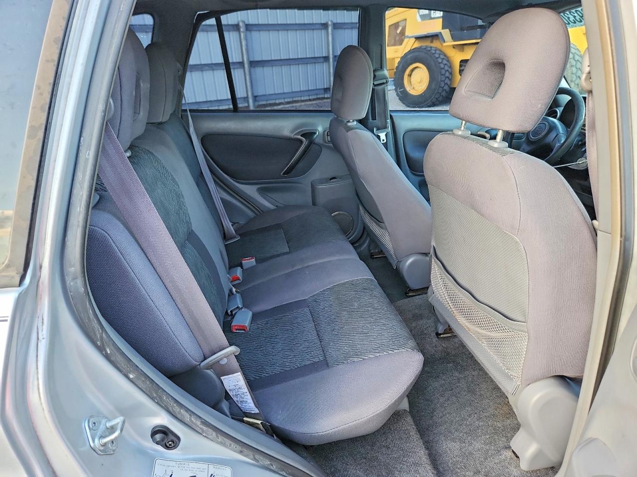 2002 TOYOTA RAV4 photo 11