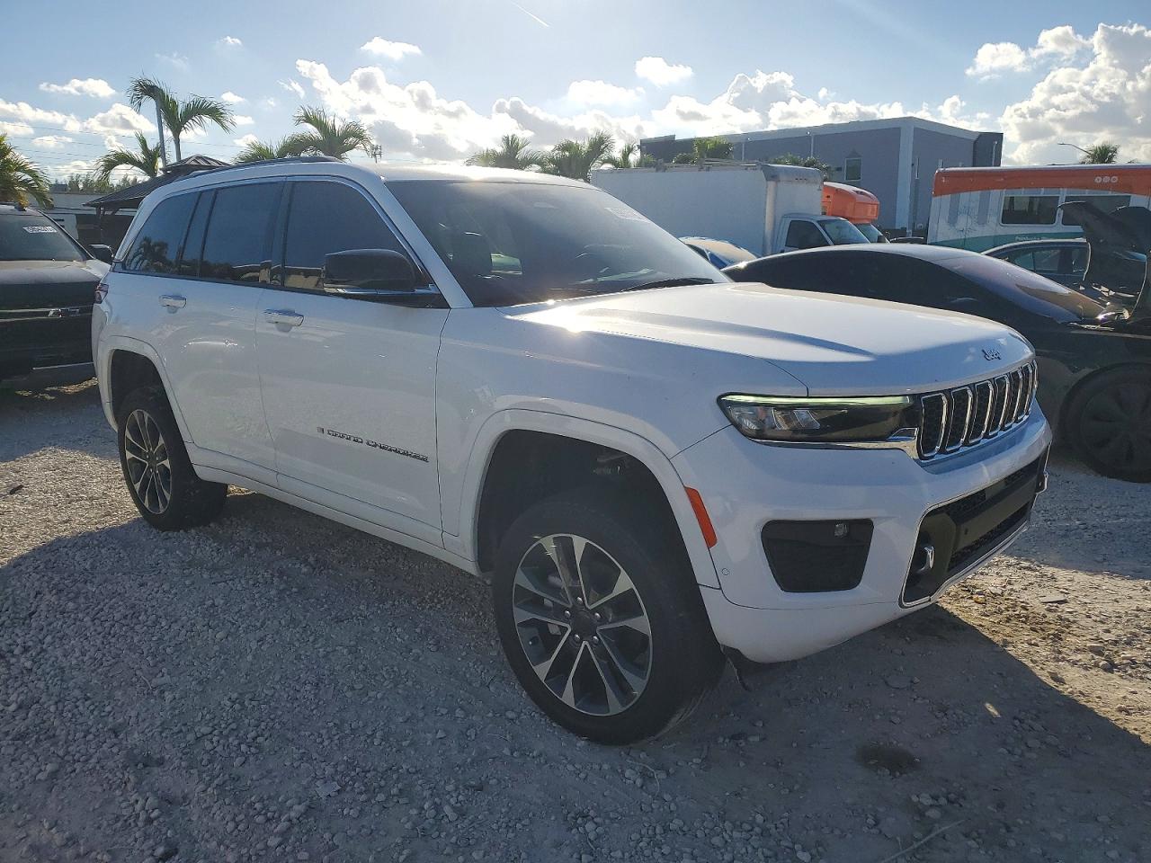 2022 JEEP GRAND CHEROKEE OVERLAND photo 4