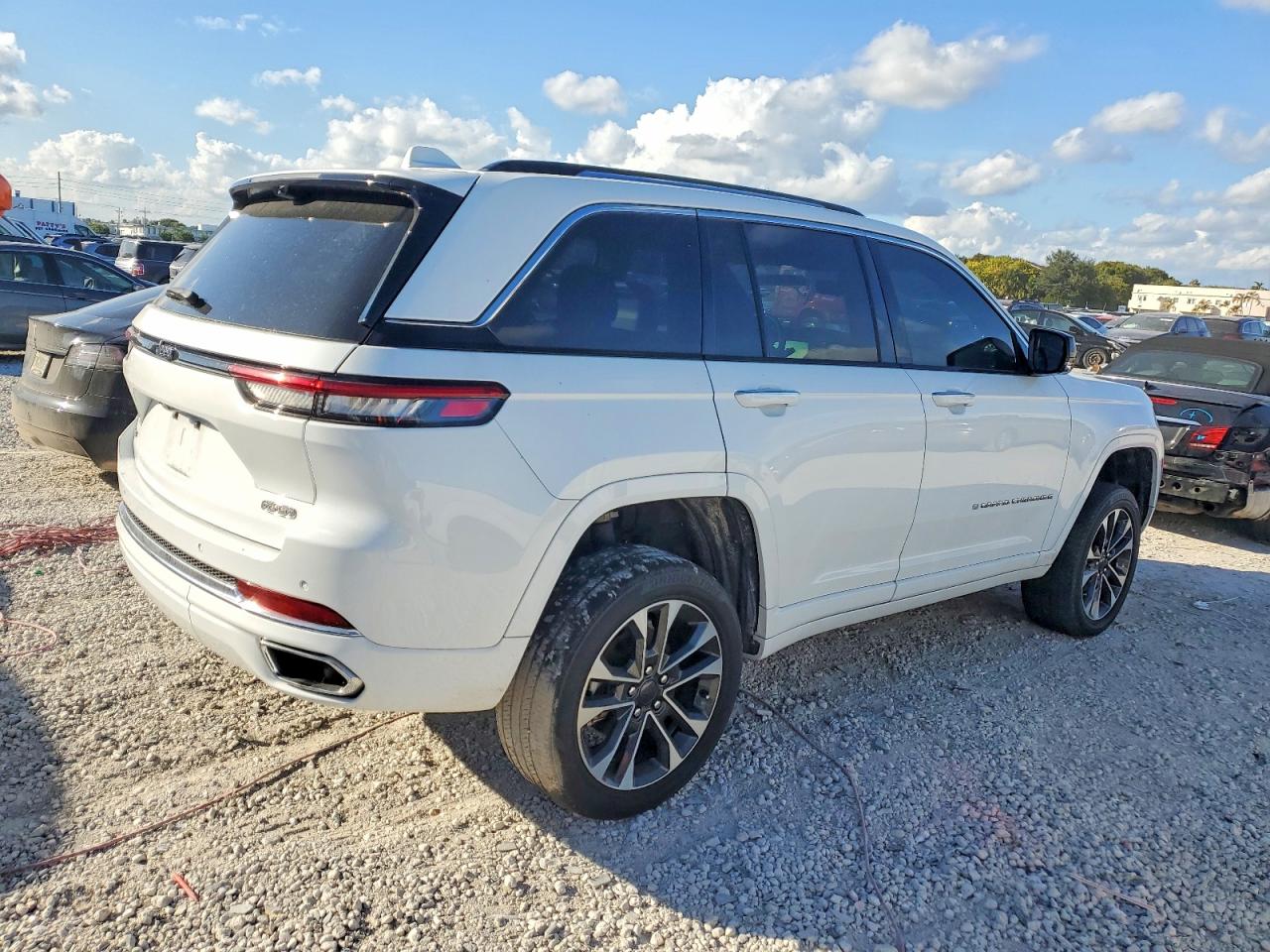 2022 JEEP GRAND CHEROKEE OVERLAND photo 3