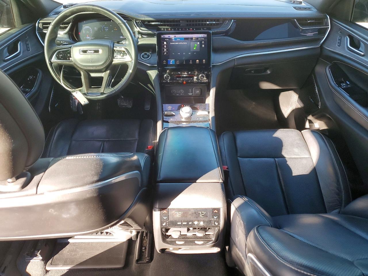 2022 JEEP GRAND CHEROKEE OVERLAND photo 8