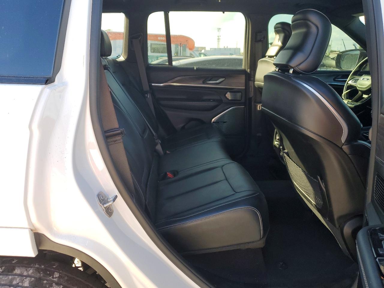 2022 JEEP GRAND CHEROKEE OVERLAND photo 10