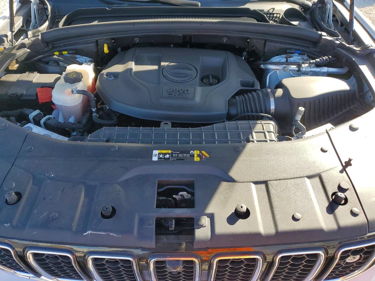 2022 JEEP GRAND CHEROKEE OVERLAND photo 11