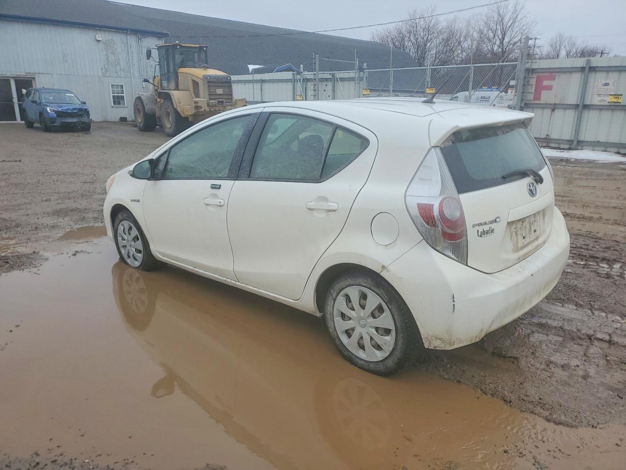 2013 TOYOTA PRIUS C photo 2