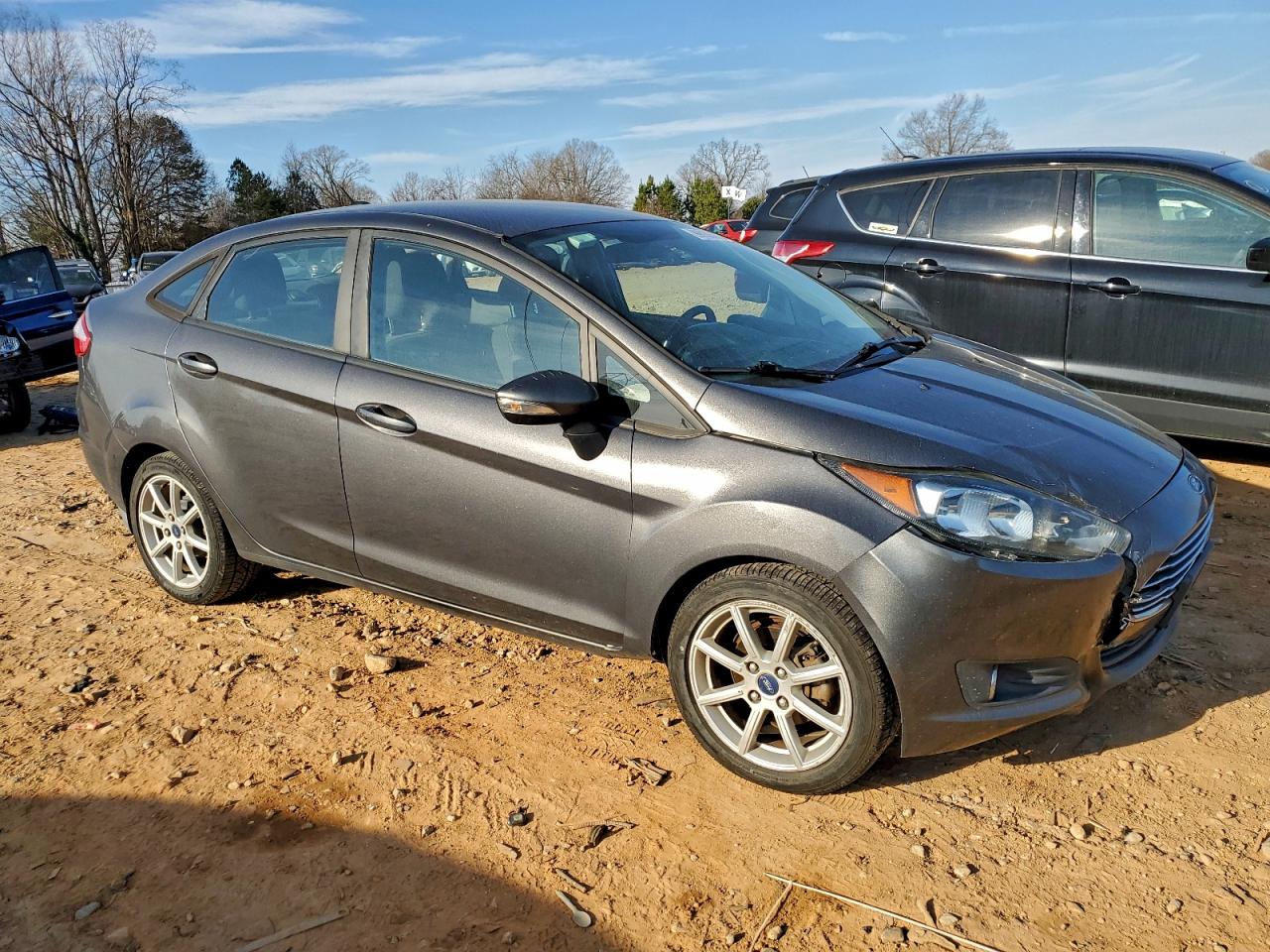 2015 FORD FIESTA SE photo 4