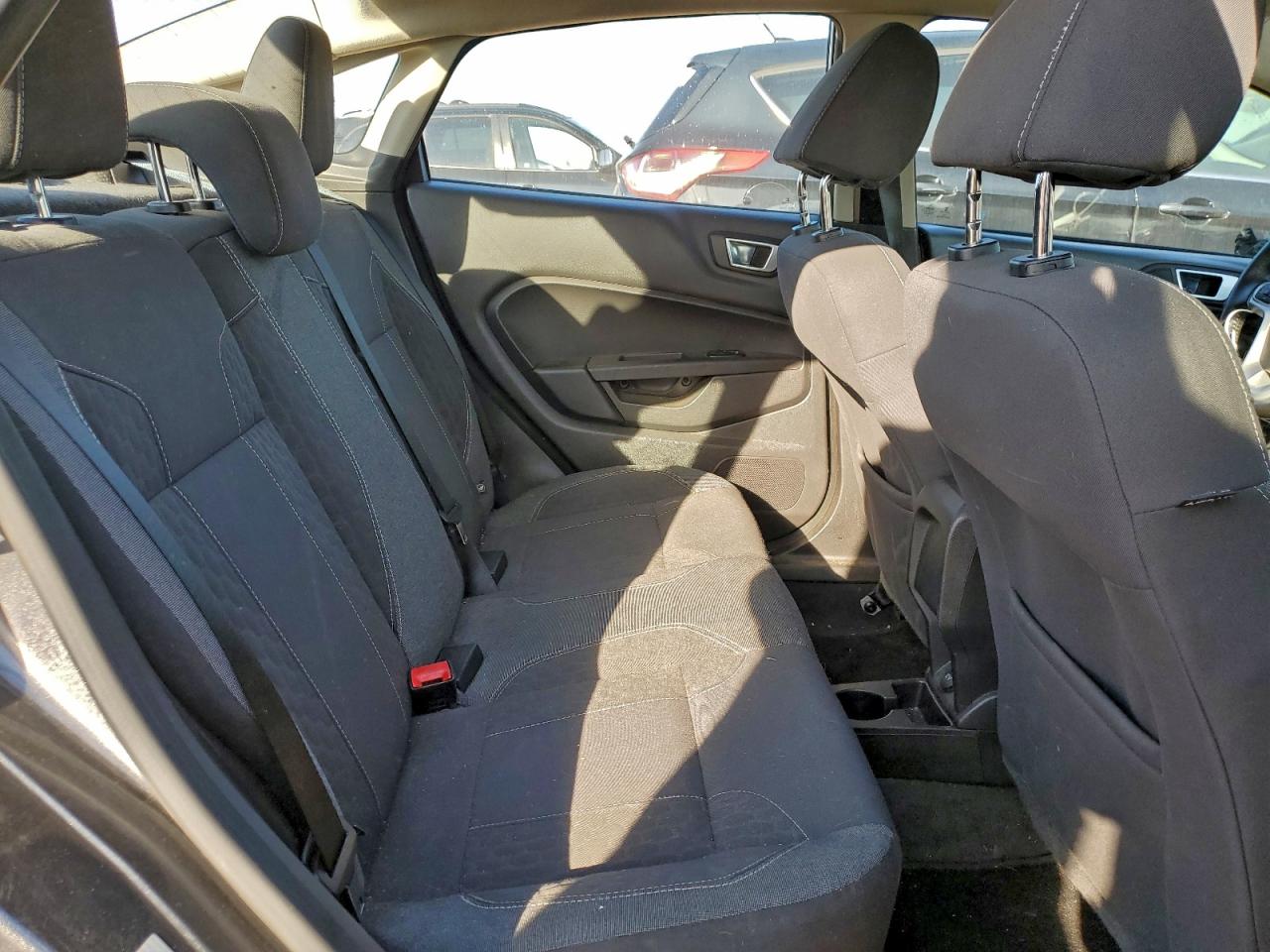 2015 FORD FIESTA SE photo 10