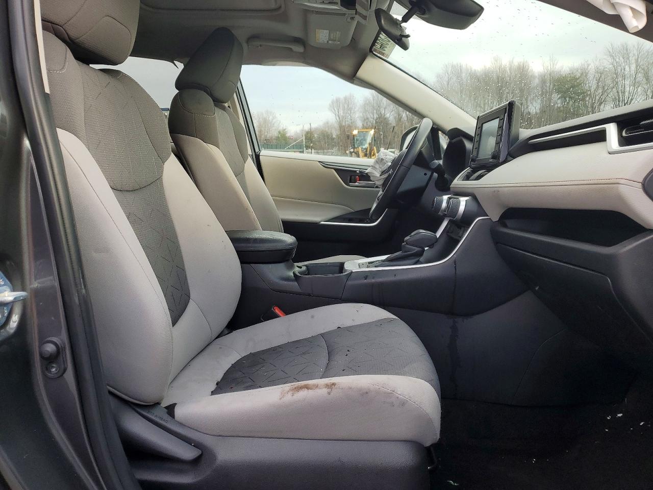 2021 TOYOTA RAV4 XLE photo 7