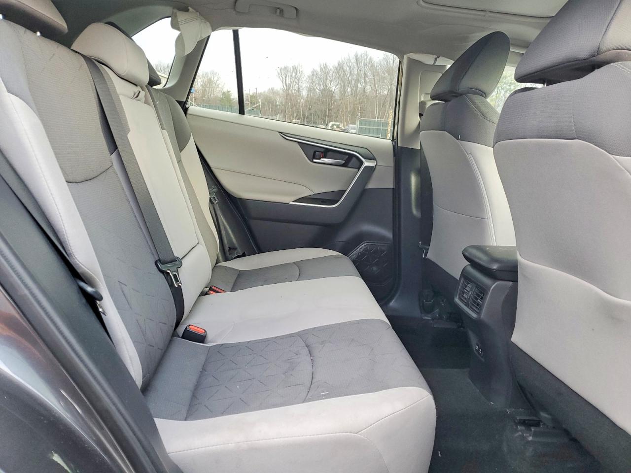 2021 TOYOTA RAV4 XLE photo 11
