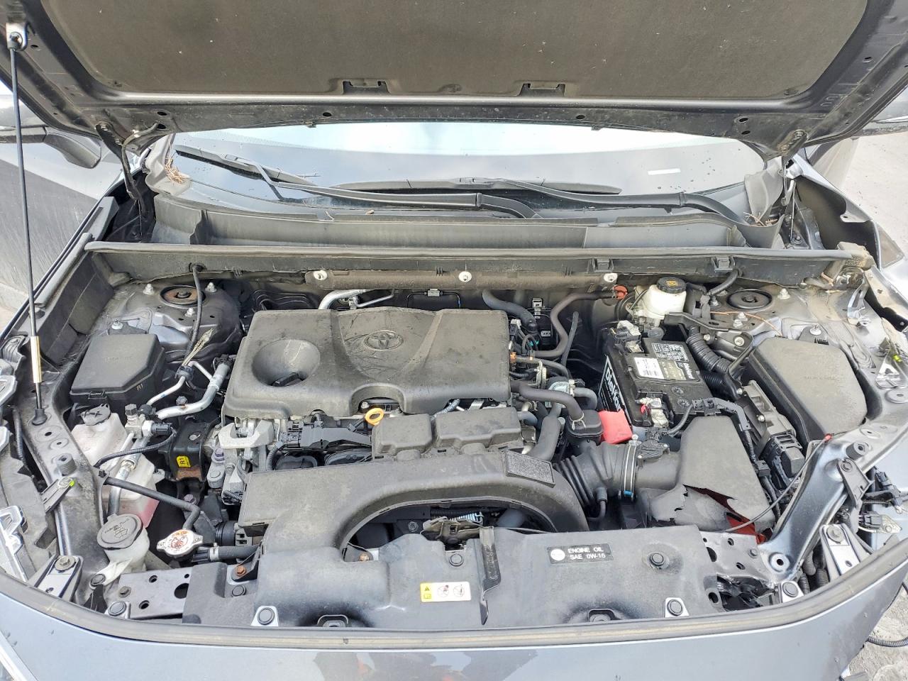 2021 TOYOTA RAV4 XLE photo 12