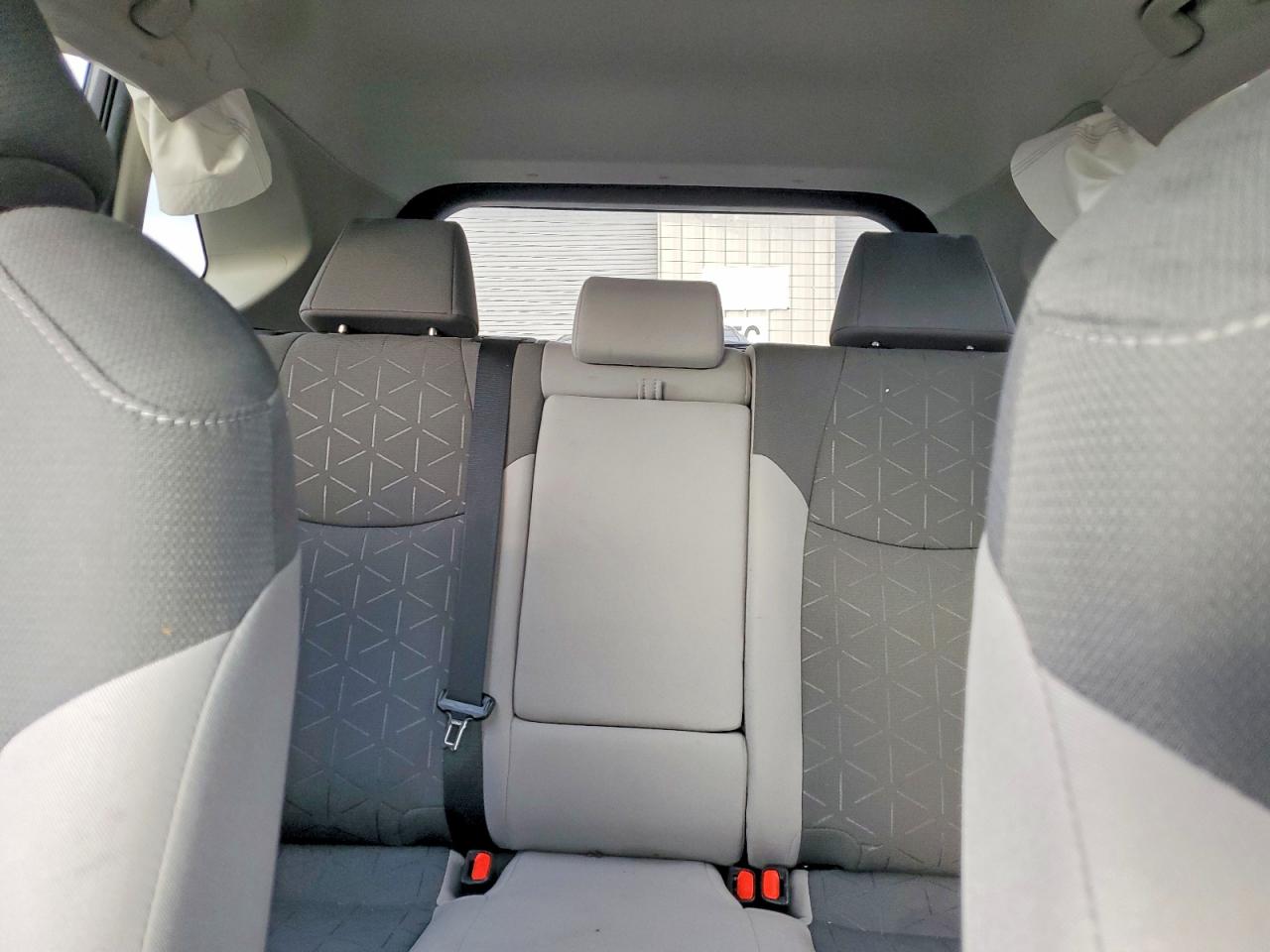 2021 TOYOTA RAV4 XLE photo 10
