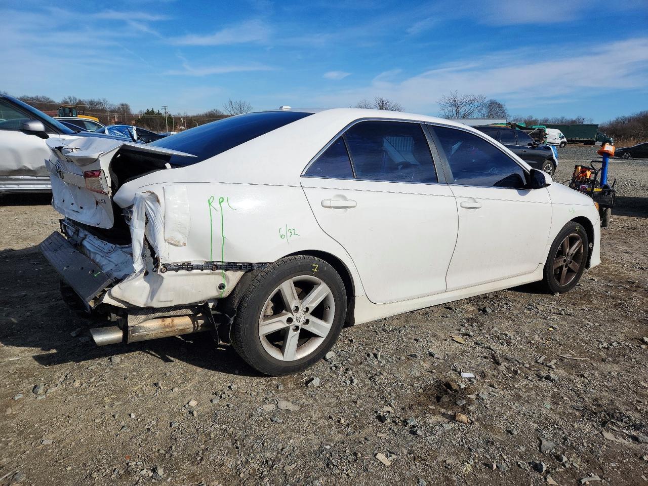 2012 TOYOTA CAMRY BASE photo 3