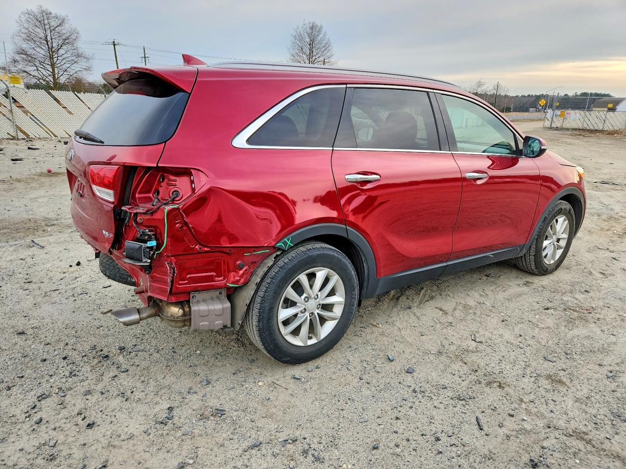 2017 KIA SORENTO LX photo 3