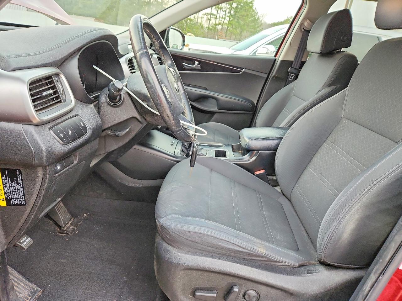 2017 KIA SORENTO LX photo 7