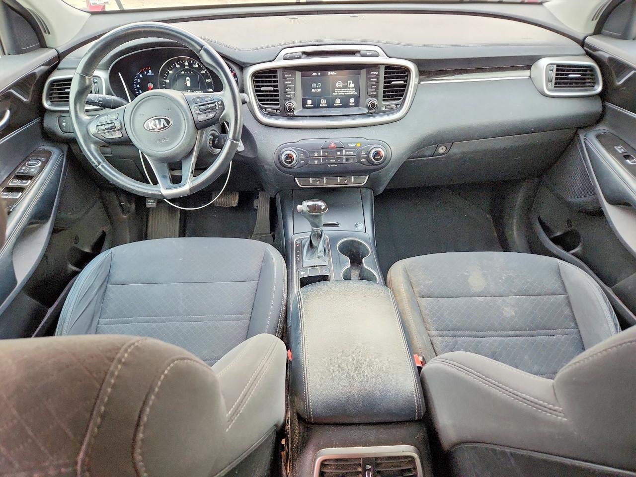 2017 KIA SORENTO LX photo 8