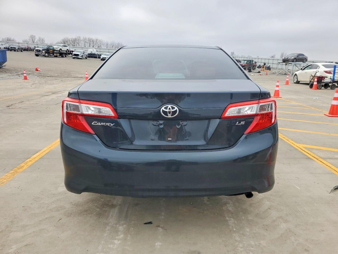 2012 TOYOTA CAMRY photo 6